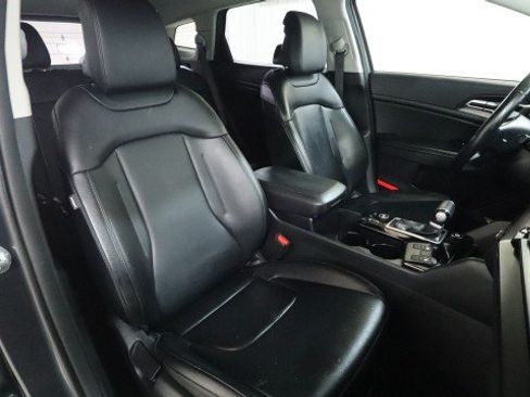Used 2025 Kia Sportage EX FWD image 12