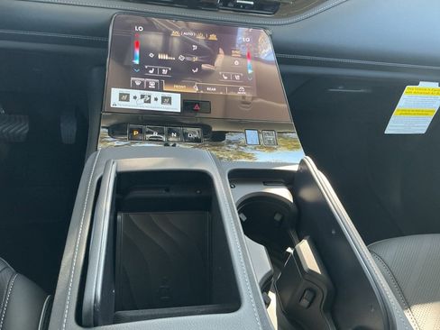 New 2026 INFINITI QX80 Luxe image 12