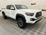 Used 2022 Toyota Tacoma TRD Off-Road image 2