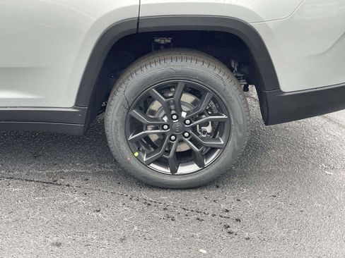 New 2025 Jeep Grand Cherokee L Limited AWD/4WD image 12