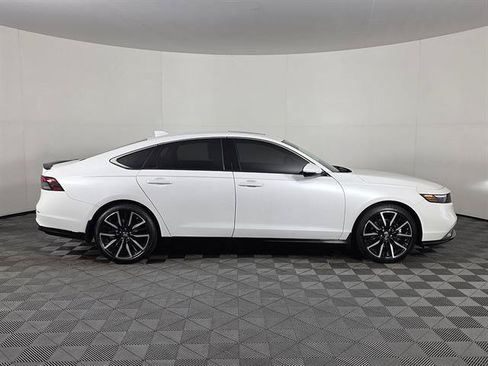 Used 2025 Honda Accord Touring image 2