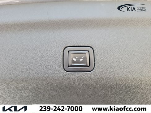 Used 2022 Chevrolet Suburban RST w/ Luxury Package AWD/4WD image 14