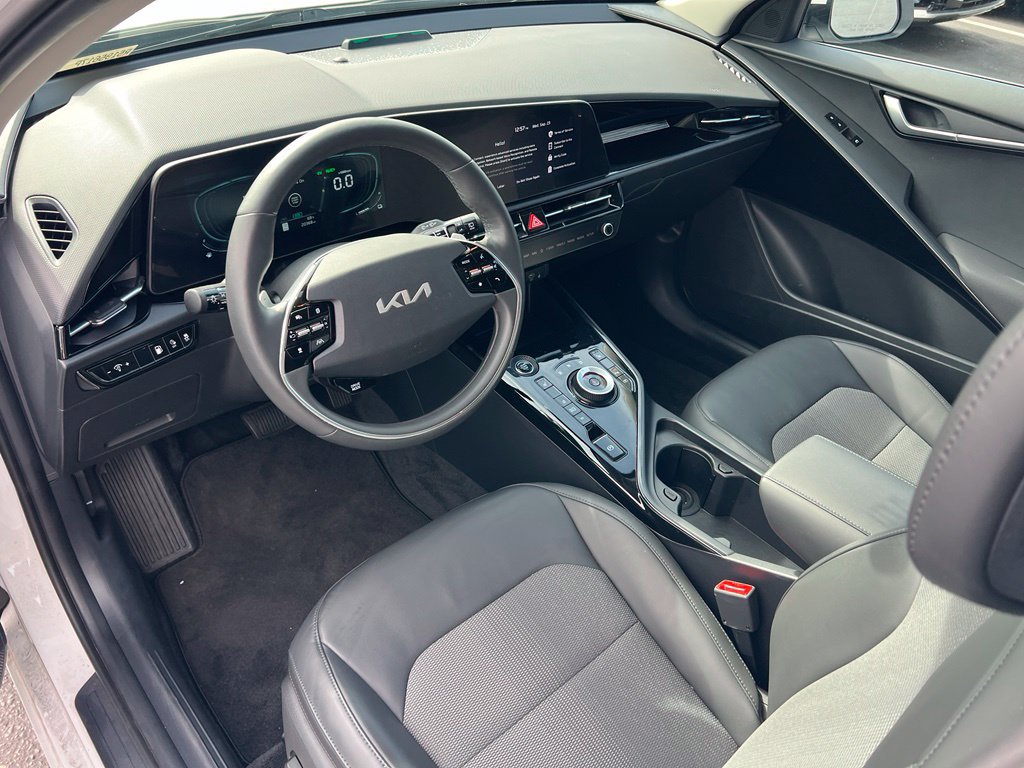 Certified 2024 Kia Niro EX w/ EX Cold Weather Package FWD image 17