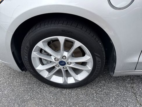Used 2019 Ford Fusion Energi Titanium FWD image 11