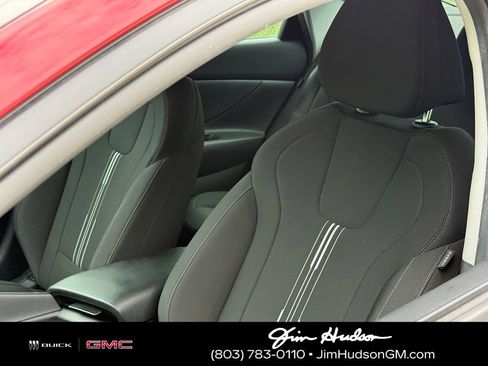 Used 2024 Hyundai Elantra SEL FWD image 15