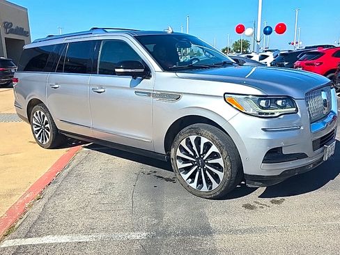 Used 2022 Lincoln Navigator L Reserve AWD/4WD image 2