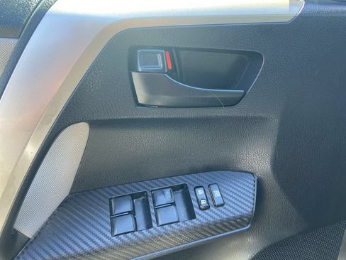 Used 2015 Toyota RAV4 LE AWD/4WD image 22