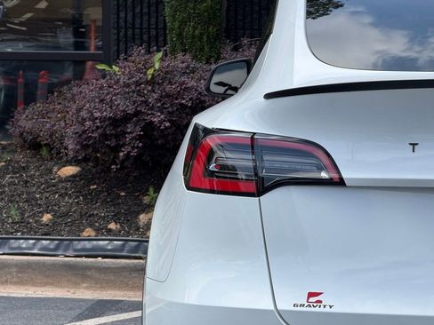 Used 2021 Tesla Model Y Long Range AWD/4WD image 15