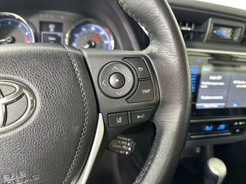 Used 2018 Toyota Corolla SE w/ SE Premium Package image 16