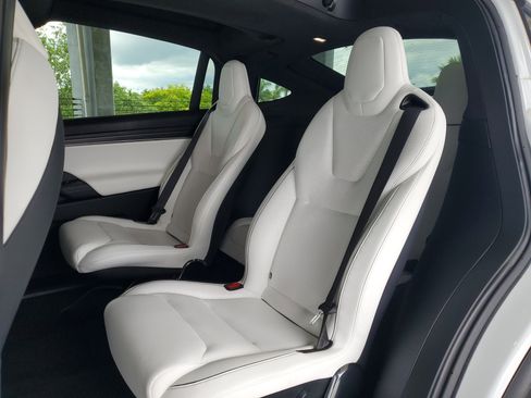 Used 2022 Tesla Model X Plaid image 8