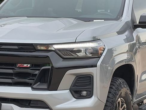 Used 2023 Chevrolet Colorado Z71 w/ Z71 Convenience Package 2 AWD/4WD image 4
