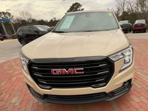 Used 2023 GMC Terrain SLT w/ Infotainment Package II image 4