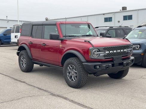 New 2025 Ford Bronco Badlands image 2