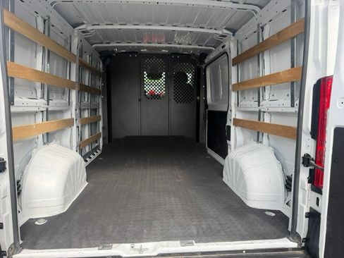 Used 2025 RAM ProMaster 2500 w/ U-Haul Equipment Group FWD image 27