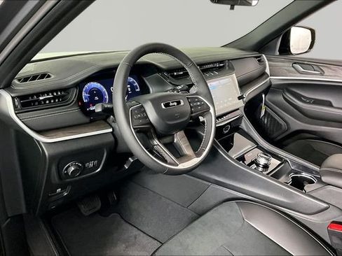 New 2026 Jeep Grand Cherokee L 4WD image 8