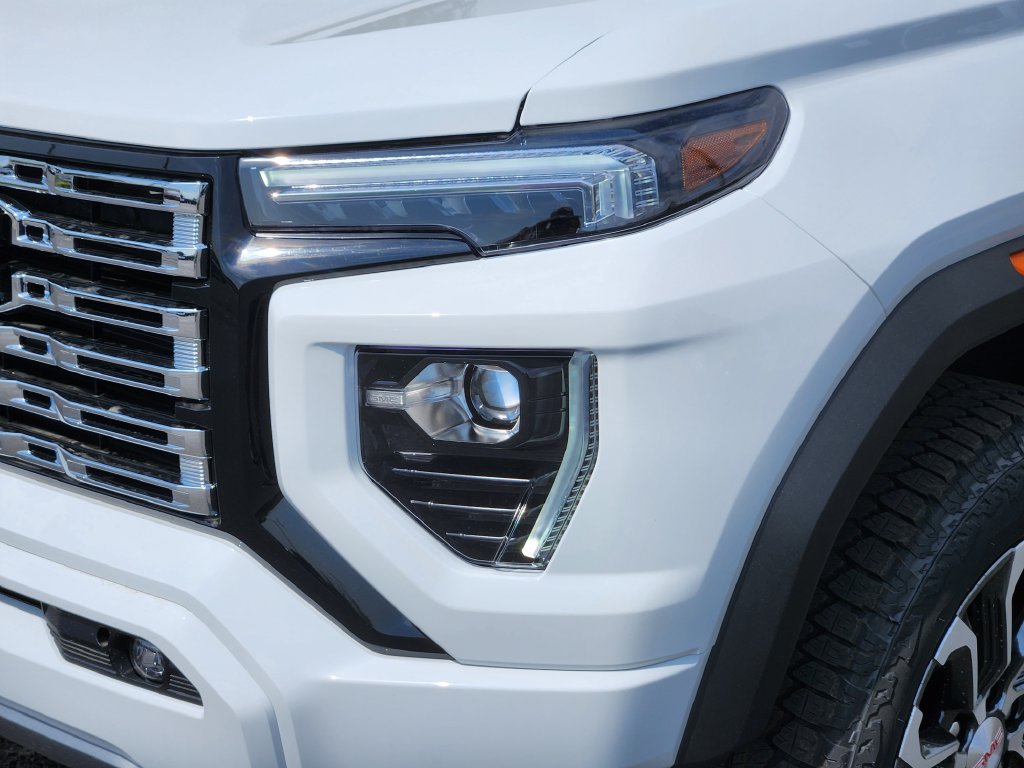 New 2026 GMC Canyon Denali w/ LPO, Black Badging Package AWD/4WD image 5