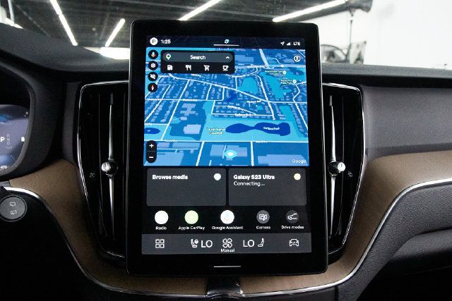 Certified 2026 Volvo XC60 B5 Plus AWD/4WD image 16
