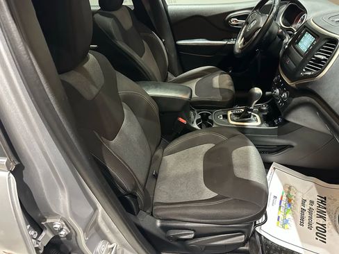 Used 2014 Jeep Cherokee Latitude w/ Comfort/Convenience Group image 36