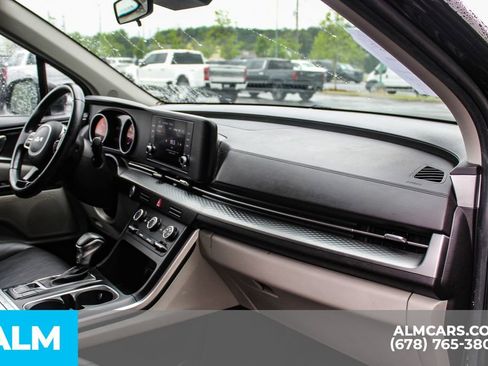 Used 2022 Kia Carnival LX FWD image 25