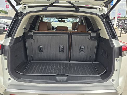 Used 2023 Nissan Pathfinder Platinum w/ Cargo Package AWD/4WD image 12