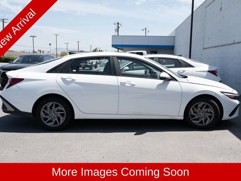Used 2024 Hyundai Elantra SEL FWD image 2