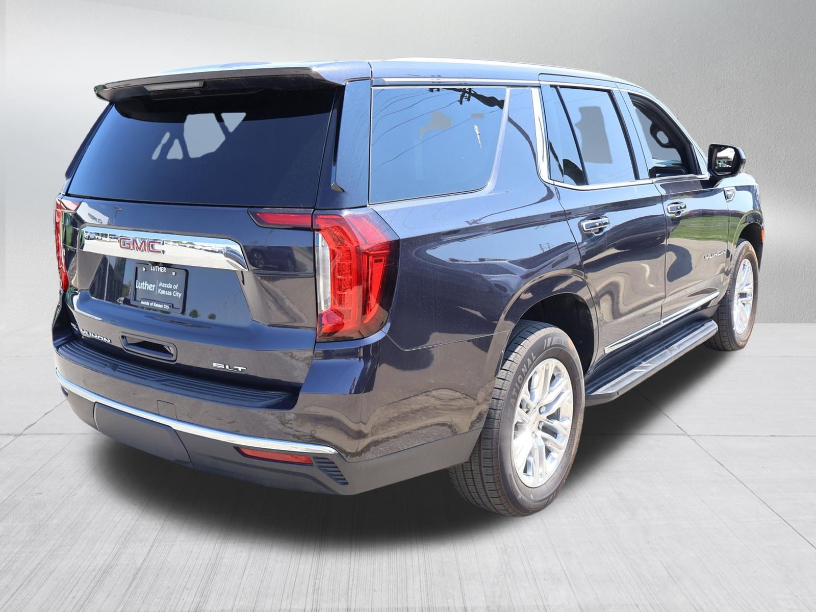 Used 2024 GMC Yukon SLT AWD/4WD image 7