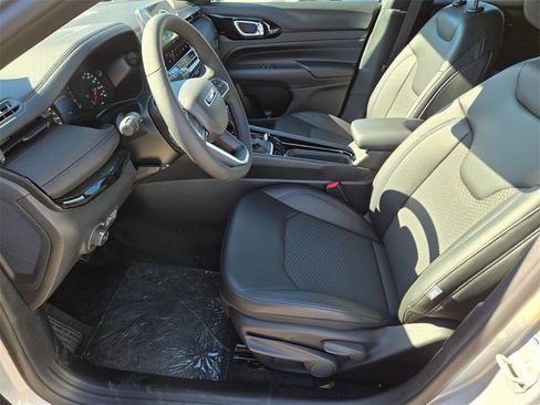 New 2026 Jeep Compass Latitude image 6