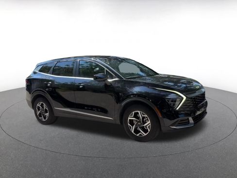 Used 2025 Kia Sportage LX FWD image 2
