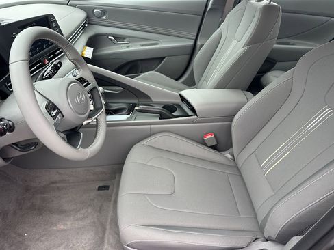 New 2025 Hyundai Elantra Sport image 9
