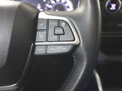 Used 2023 Toyota Highlander XLE image 17