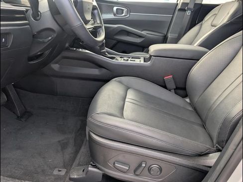 Certified 2026 Kia Sorento S w/ S Panoramic Sunroof Package FWD image 9