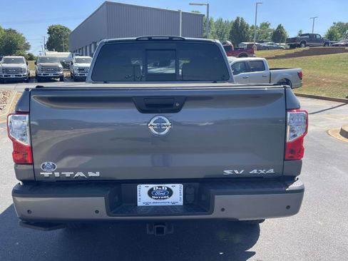 Used 2021 Nissan Titan SV w/ SV Convenience Package AWD/4WD image 5