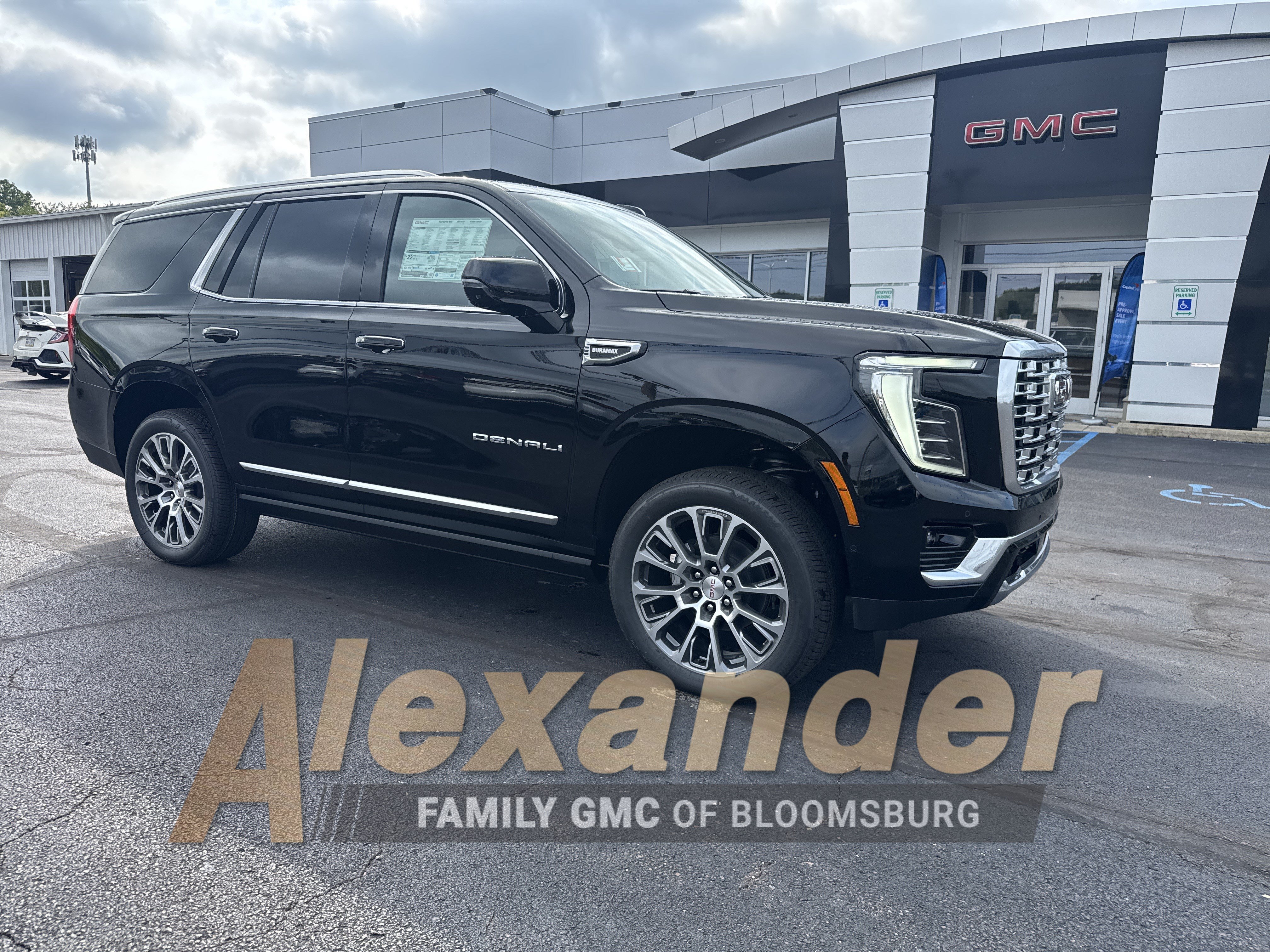 New 2026 GMC Yukon Denali w/ Denali Reserve Package AWD/4WD image 1