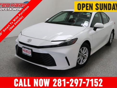 Used 2025 Toyota Camry LE w/ Convenience Package FWD image 1