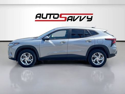 Used 2025 Chevrolet Trax LS w/ LS Convenience Package FWD image 4