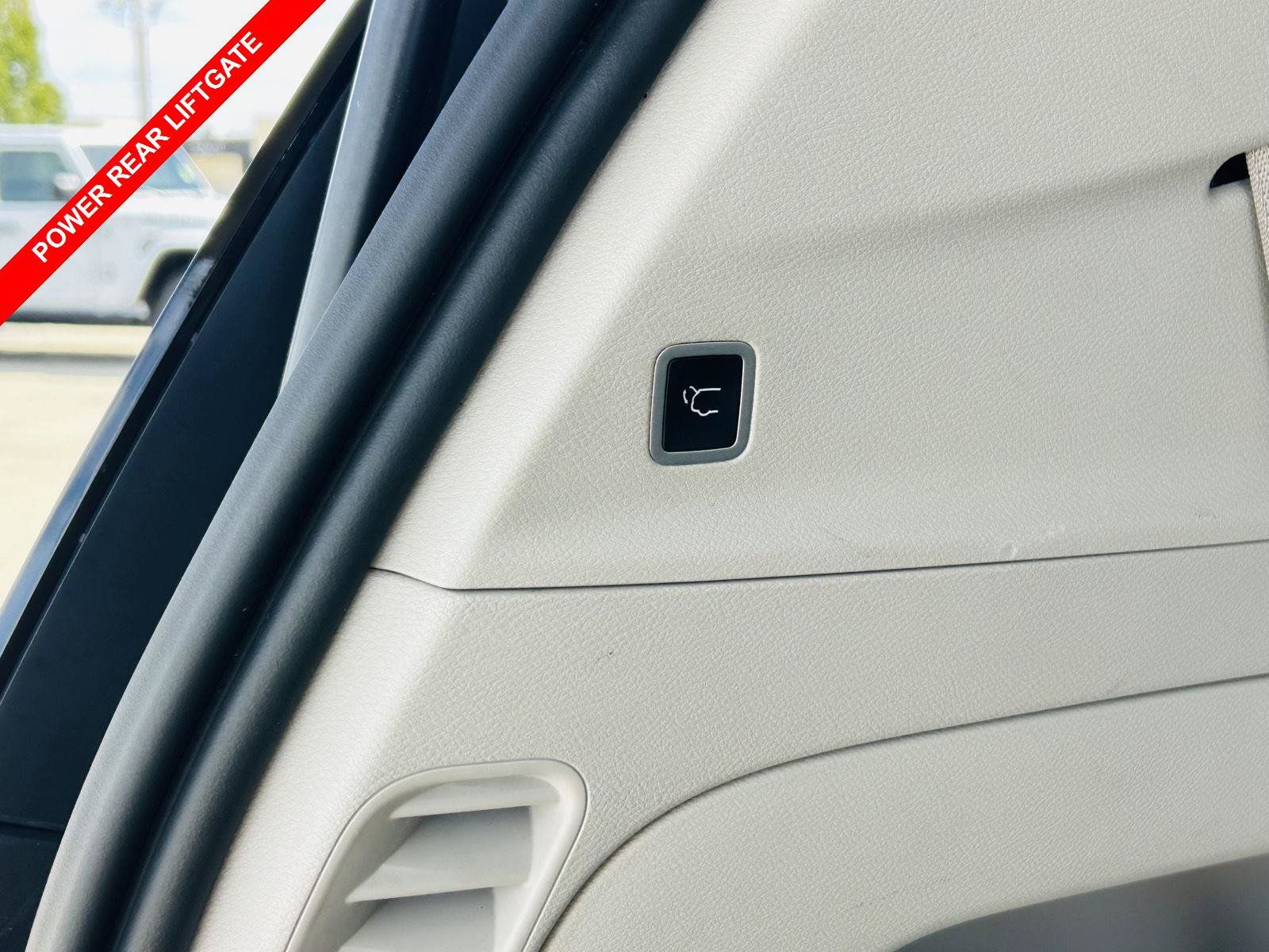 Used 2023 Chrysler Voyager LX FWD image 8