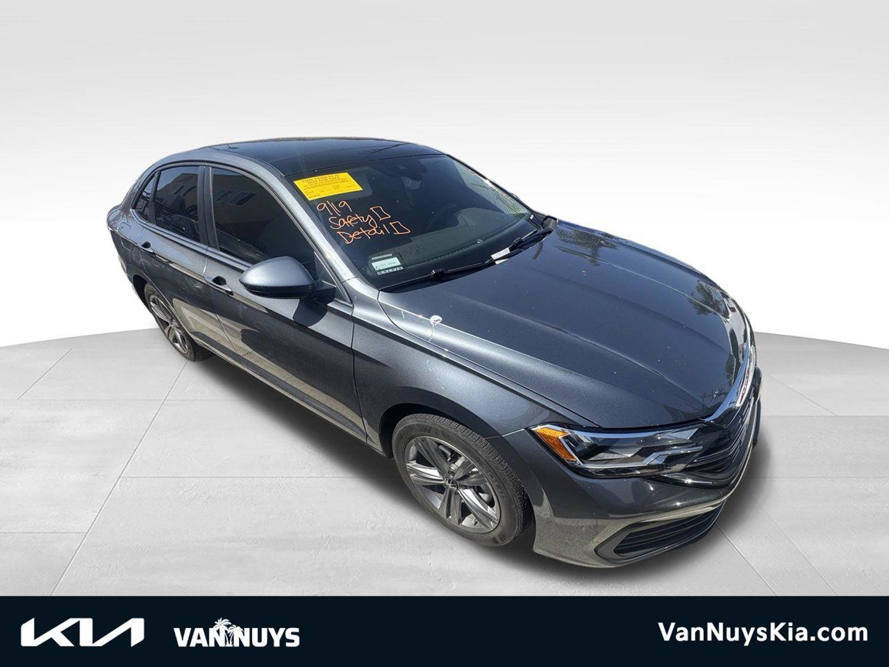 Used 2023 Volkswagen Jetta SE FWD image 1