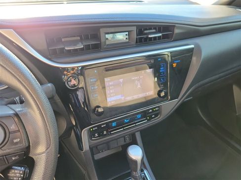 Used 2019 Toyota Corolla LE image 23