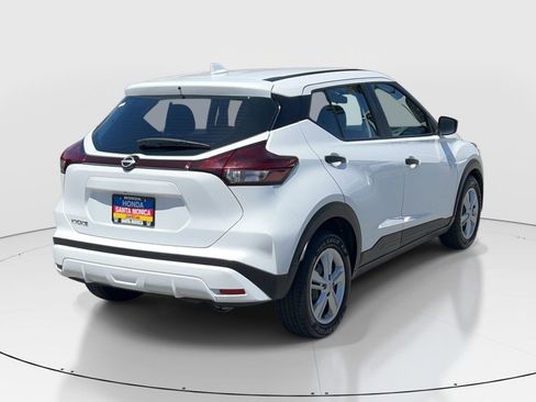 Used 2023 Nissan Kicks S FWD image 5