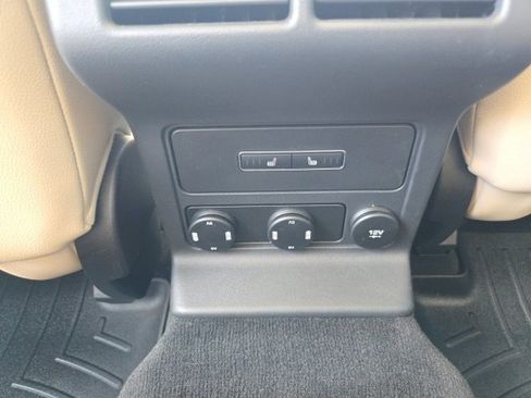 Used 2020 Jaguar F-PACE Premium image 29