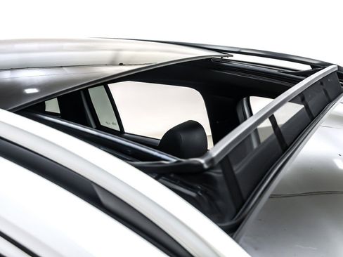 Used 2023 Mercedes-Benz GLB 250 image 23