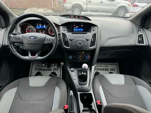 Used 2017 Ford Focus ST image 40