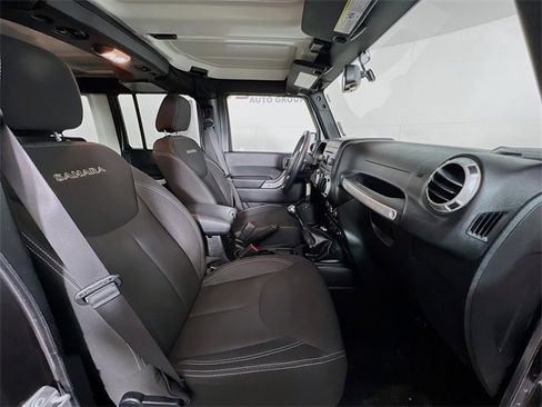 Used 2017 Jeep Wrangler Unlimited Sahara w/ Connectivity Group image 35