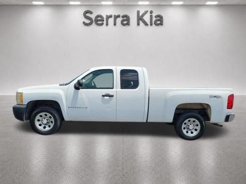 Used 2007 Chevrolet Silverado 1500 W/T w/ Fleet Convenience Package AWD/4WD image 2