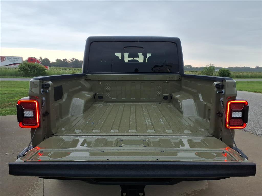 Used 2026 Jeep Gladiator Mojave AWD/4WD image 24