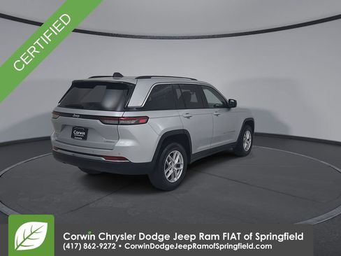 Used 2023 Jeep Grand Cherokee Laredo AWD/4WD image 14
