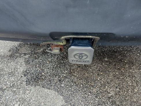 Used 2020 Toyota RAV4 XLE AWD/4WD image 17