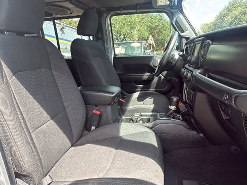 Used 2021 Jeep Gladiator Sport image 10