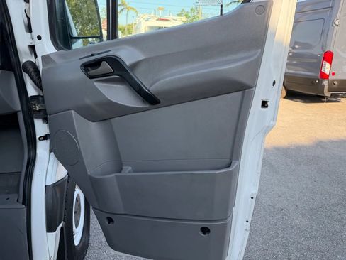 Used 2012 Mercedes-Benz Sprinter 2500 image 18