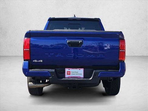 Used 2025 Toyota Tacoma SR5 AWD/4WD image 7